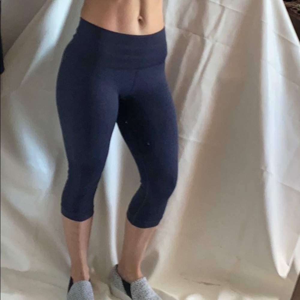 Lululemon Y flow tech Capri; size 6